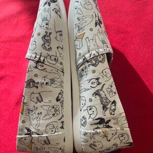TOMS Shoes White with Dog Print – 7.5